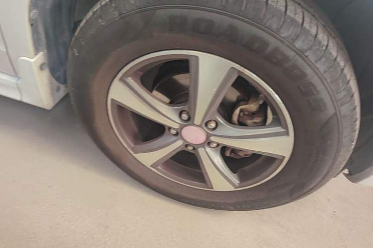 Used Haval H6 2013 Upgraded Model 1.5T Manual Two-Wheel Drive Urban Version Right Front Wheel Hub