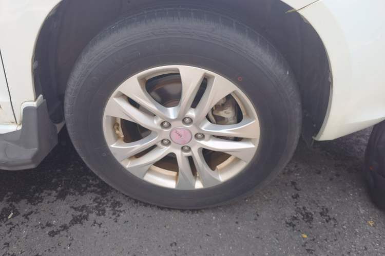 Used Haval H6 2013 Upgraded Model 1.5T Manual Two-Wheel Drive Elite Version Right Front Wheel Hub