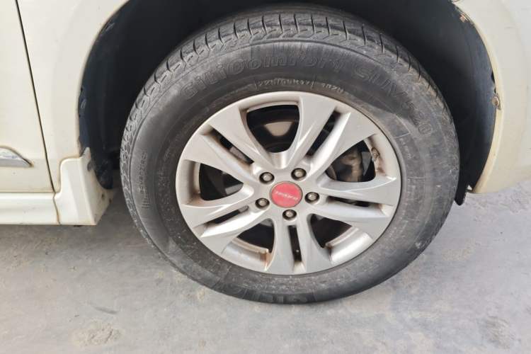 Used Haval H6 2013 Upgraded Model 1.5T Manual Two-Wheel Drive Elite Version Right Front Wheel Hub
