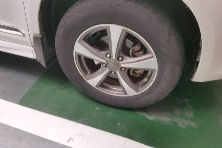 Used Haval H6 2013 Upgraded Model 1.5T Manual Two-Wheel Drive Elite Version Right Front Wheel Hub