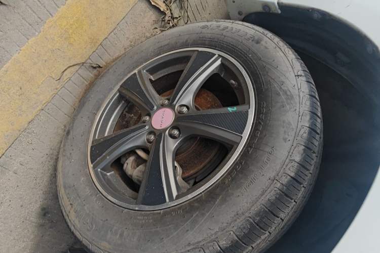 Used Haval H6 2013 Upgraded Model 1.5T Manual Two-Wheel Drive Elite Version Right Front Wheel Hub