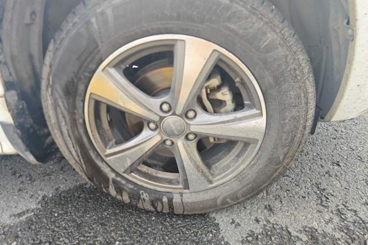 Used Haval H6 2013 Upgraded Model 1.5T Manual Two-Wheel Drive Elite Version Right Front Wheel Hub