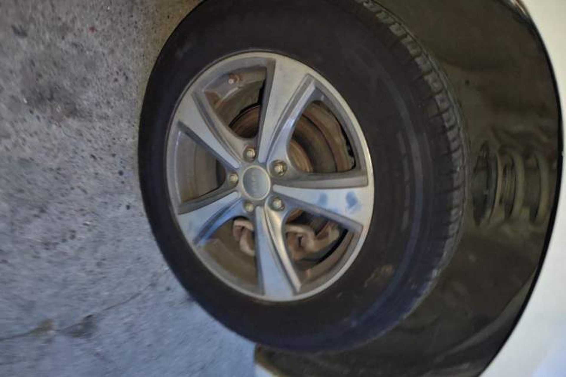 Used Haval H6 2013 Upgraded Model 1.5T Manual Two-Wheel Drive Urban Version Right Front Wheel Hub