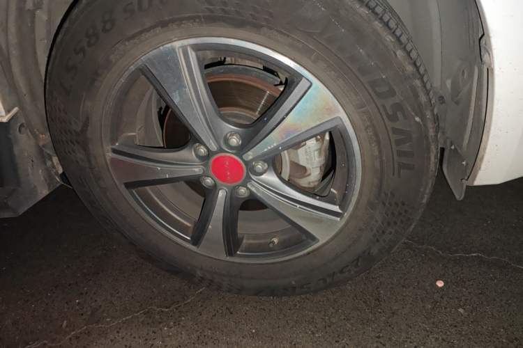 Used Haval H6 2013 Upgraded Model 1.5T Manual Two-Wheel Drive Elite Version Right Front Wheel Hub