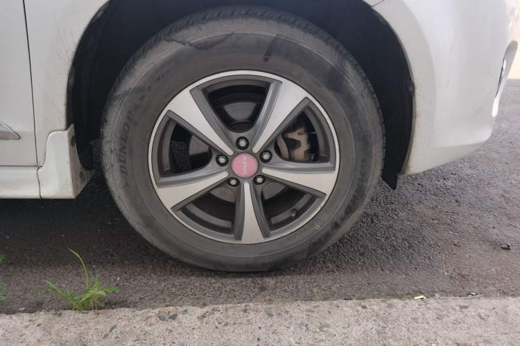 Used Haval H6 2013 Upgraded Model 2.4L Automatic Two-Wheel Drive Prestige Version Right Front Wheel Hub