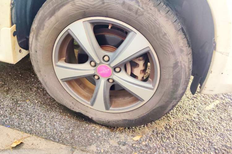 Used Haval H6 2013 Upgraded Model 1.5T Manual Two-Wheel Drive Elite Version Right Front Wheel Hub