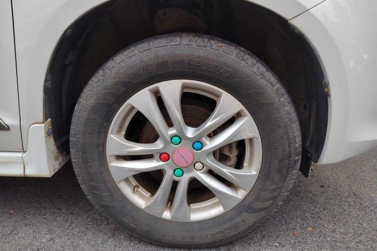 Used Haval H6 2013 Upgraded Model 1.5T Manual Two-Wheel Drive Elite Version Right Front Wheel Hub