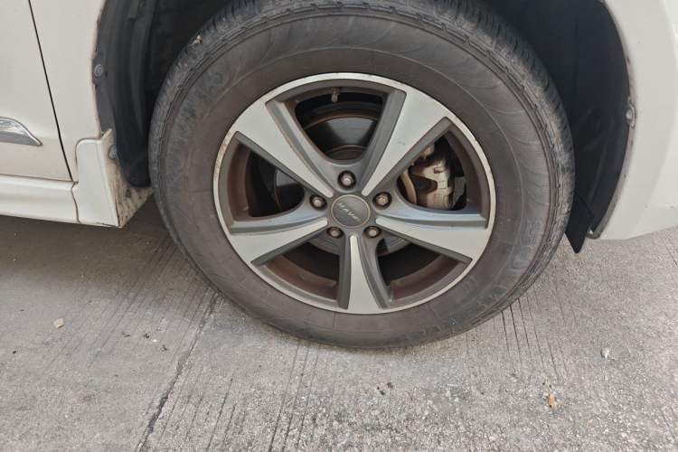 Used Haval H6 2013 Upgraded Model 1.5T Manual Two-Wheel Drive Elite Version Right Front Wheel Hub
