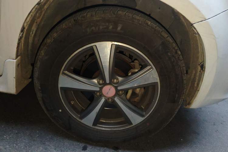 Used Haval H6 2013 Upgraded Model 2.4L Automatic Two-Wheel Drive Elite Version Right Front Wheel Hub