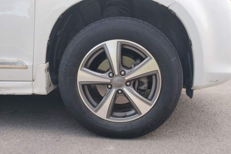 Used Haval H6 2013 Upgraded Model 1.5T Manual Two-Wheel Drive Elite Version Right Front Wheel Hub