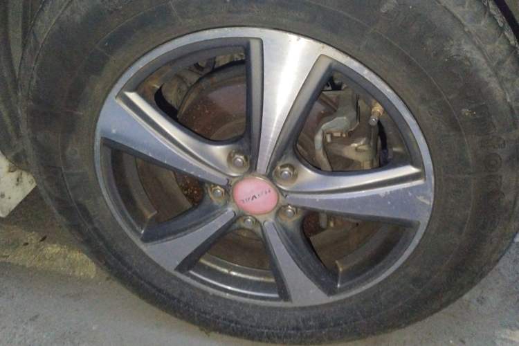 Used Haval H6 2013 Upgraded Model 2.4L Automatic Two-Wheel Drive Prestige Version Right Front Wheel Hub