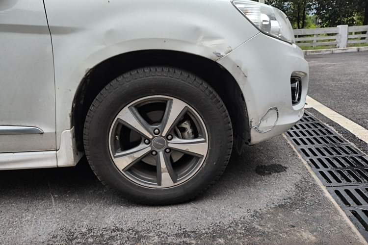 Used Haval H6 2013 Upgraded Model 2.4L Automatic Two-Wheel Drive Elite Version Right Front Wheel Hub