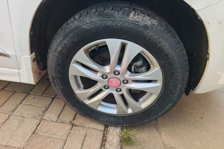 Used Haval H6 2013 Upgraded Model 1.5T Manual Two-Wheel Drive Elite Version Right Front Wheel Hub