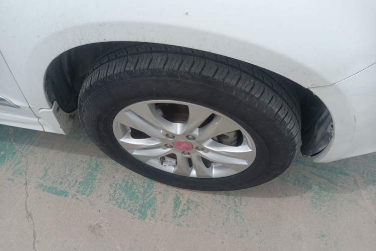 Used Haval H6 2013 Upgraded Model 1.5T Manual Two-Wheel Drive Elite Version Right Front Wheel Hub