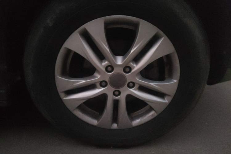 Used Haval H6 2013 Sport Edition 1.5T Manual Two-Wheel Drive Prestige Model Right Front Wheel Hub