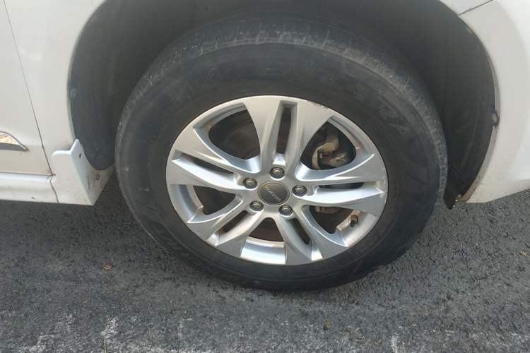 Used Haval H6 2013 Upgraded Model 1.5T Manual Two-Wheel Drive Elite Version Right Front Wheel Hub