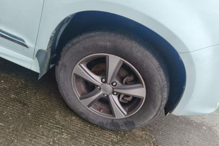 Used Haval H6 2013 Upgraded Model 1.5T Manual Two-Wheel Drive Elite Version Right Front Wheel Hub