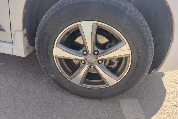 Used Haval H6 2013 Upgraded Model 1.5T Manual Two-Wheel Drive Elite Version Right Front Wheel Hub