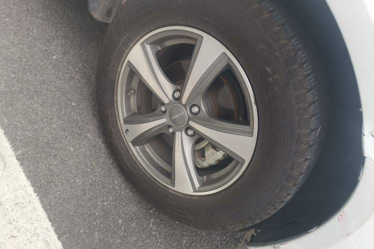 Used Haval H6 2013 Upgraded Model 2.4L Automatic Two-Wheel Drive Elite Version Right Front Wheel Hub