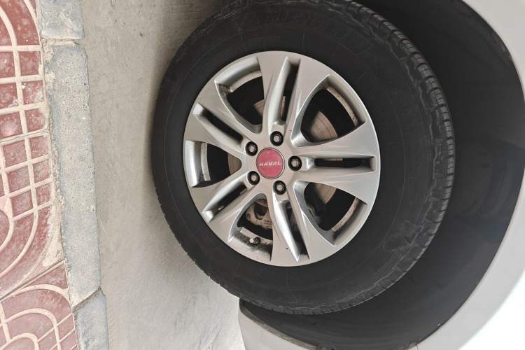 Used Haval H6 2013 Upgraded Model 1.5T Manual Two-Wheel Drive Elite Version Right Front Wheel Hub