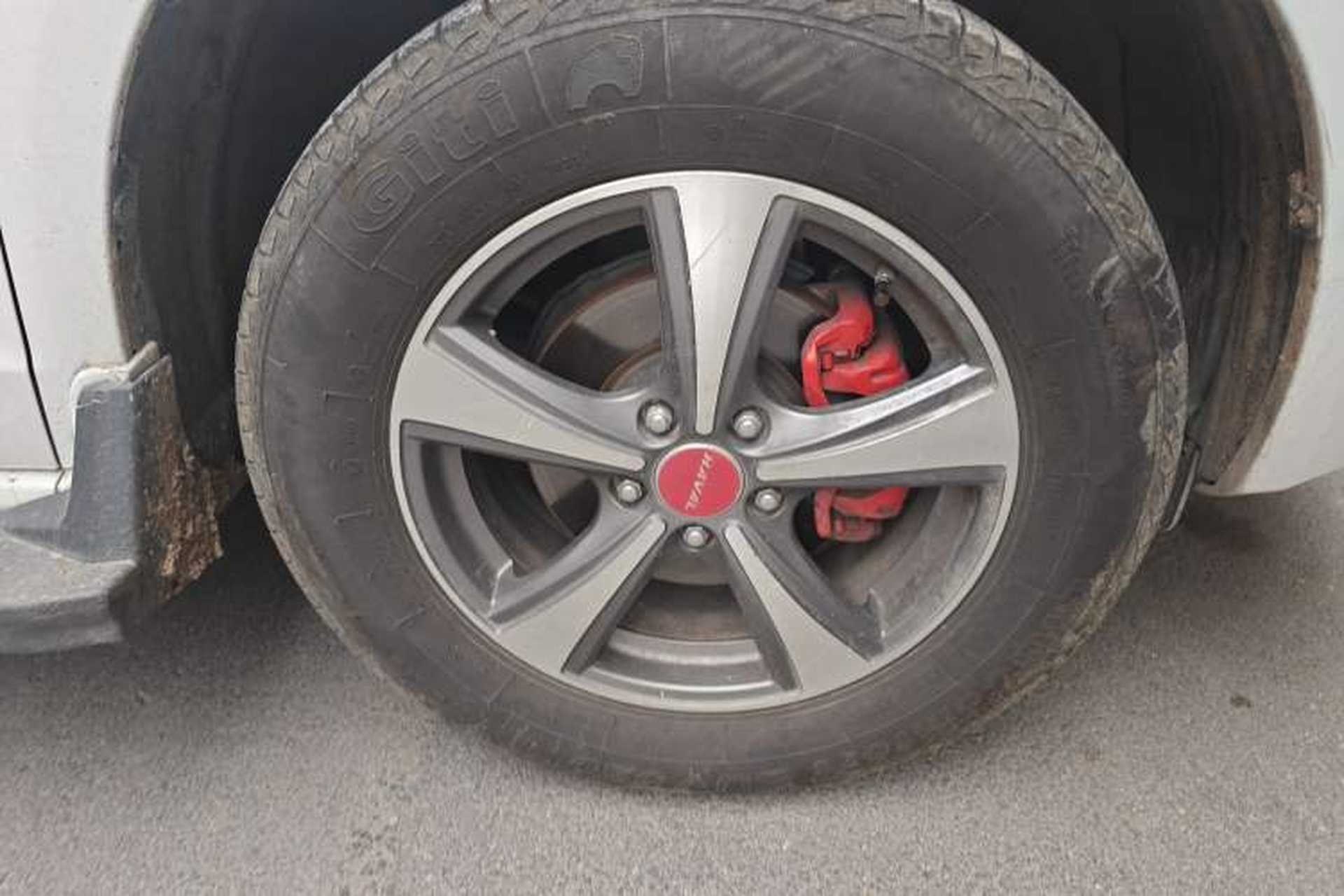 Used Haval H6 2013 Upgraded Model 1.5T Manual Two-Wheel Drive Elite Version Right Front Wheel Hub