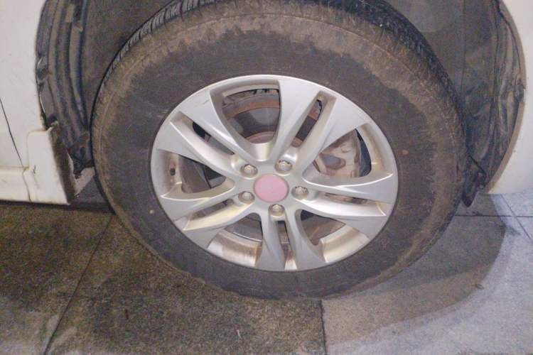 Used Haval H6 2013 Upgraded Model 1.5T Manual Two-Wheel Drive Elite Version Right Front Wheel Hub