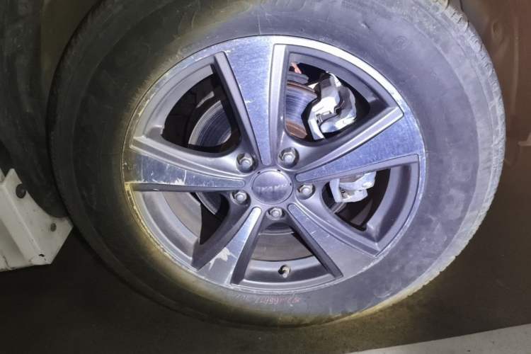 Used Haval H6 2013 Upgraded Model 1.5T Manual Two-Wheel Drive Elite Version Right Front Wheel Hub