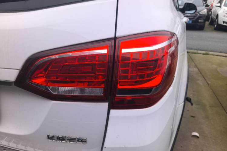 Used Haval H6 2013 Sports Edition 1.5T Manual Two-Wheel Drive Elite Model Right Rear Taillight