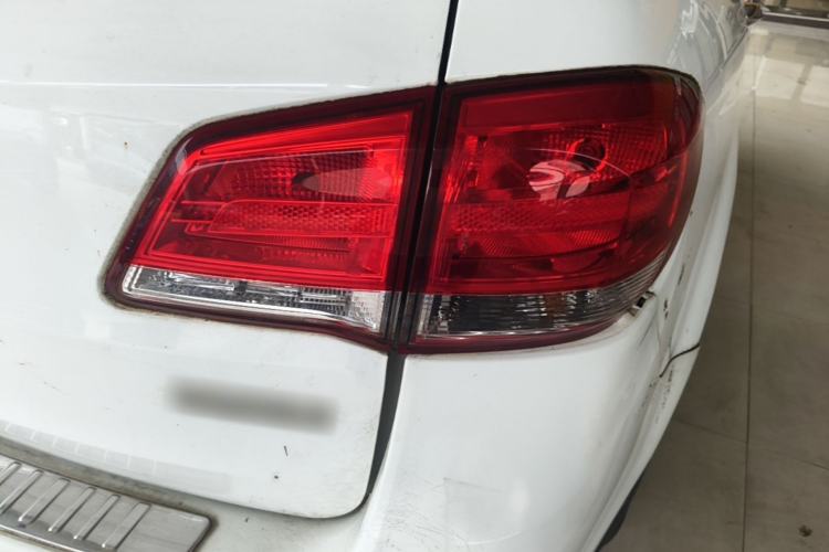 Used Haval H6 2013 Upgraded Model 1.5T Manual Two-Wheel Drive Elite Version Right Rear Taillight