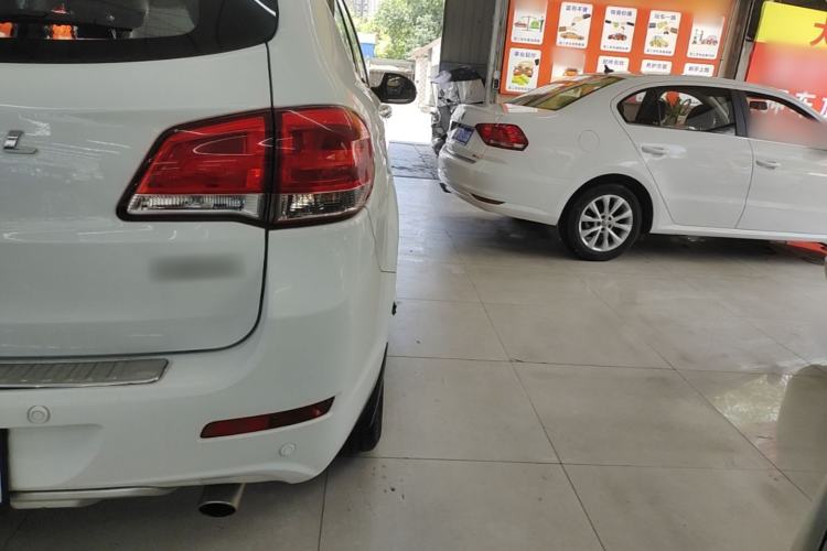 Used Haval H6 2013 Upgraded Model 1.5T Manual Two-Wheel Drive Elite Version Right Rear Taillight