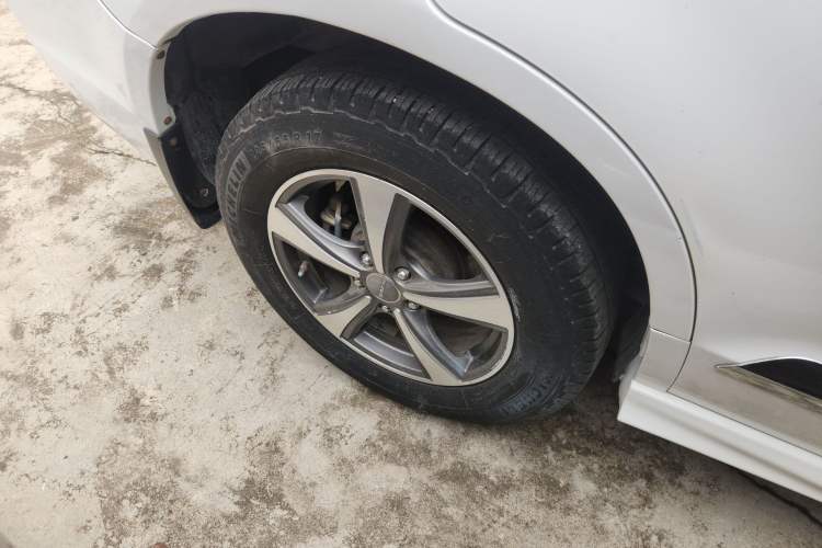 Used Haval H6 2013 Upgraded Model 1.5T Manual Two-Wheel Drive Elite Version Right Rear Wheel Hub