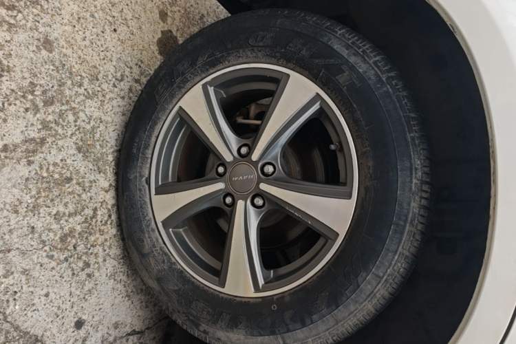Used Haval H6 2013 Upgraded Model 1.5T Manual Two-Wheel Drive Prestige Version Right Rear Wheel Hub