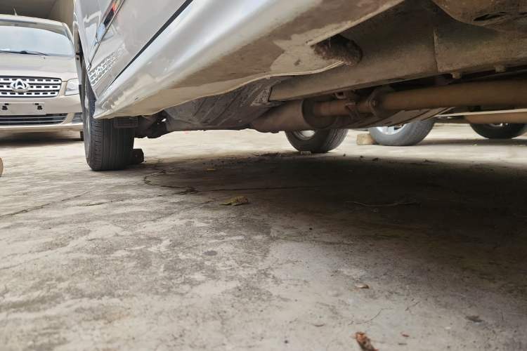 Used Haval H6 2013 Upgraded Model 1.5T Manual Two-Wheel Drive Elite Version Right Side Sill