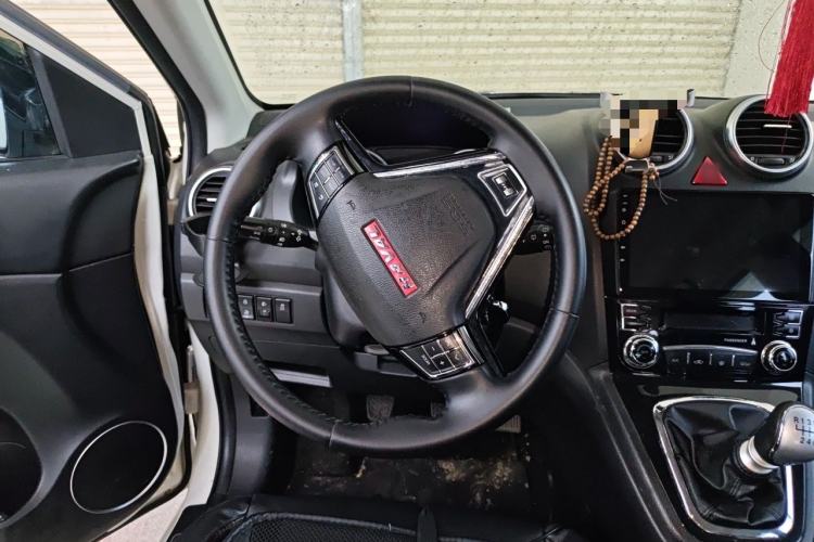Used Haval H6 2013 Upgraded Model 1.5T Manual Two-Wheel Drive Elite Version Steering Wheel