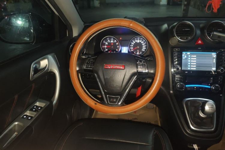 Used Haval H6 2013 Upgraded Model 1.5T Manual Two-Wheel Drive Elite Version Steering Wheel
