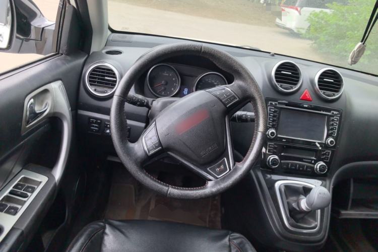 Used Haval H6 2013 Upgraded Model 1.5T Manual Two-Wheel Drive Elite Version Steering Wheel