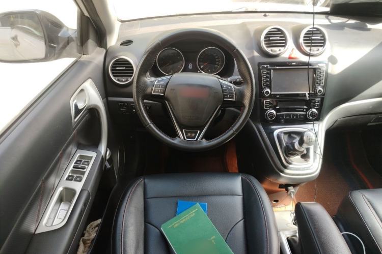 Used Haval H6 2013 Upgraded Model 1.5T Manual Two-Wheel Drive Elite Version Steering Wheel