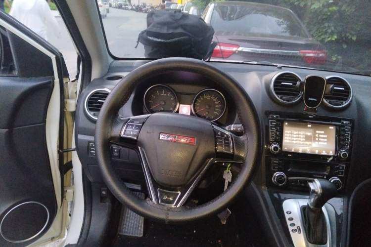 Used Haval H6 2013 Upgraded Model 2.4L Automatic Two-Wheel Drive Prestige Version Steering Wheel