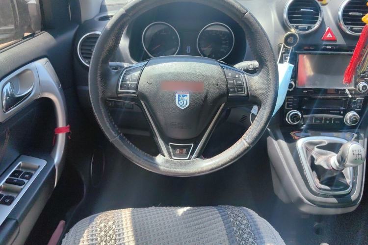 Used Haval H6 2013 Upgraded Model 1.5T Manual Two-Wheel Drive Elite Version Steering Wheel