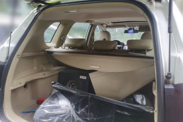 Used Haval H6 2013 Upgraded Model 2.4L Automatic Two-Wheel Drive Prestige Version Trunk