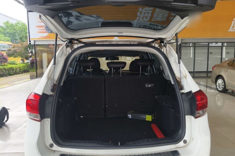 Used Haval H6 2013 Upgraded Model 1.5T Manual Two-Wheel Drive Elite Version Trunk