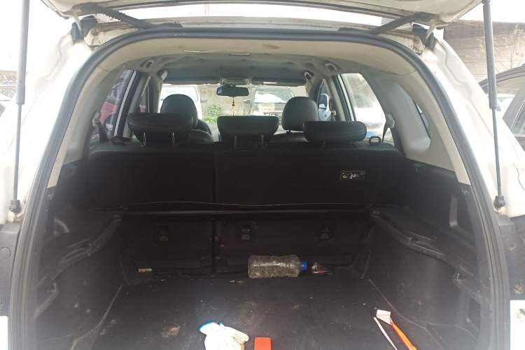 Used Haval H6 2013 Upgraded Model 2.4L Automatic Two-Wheel Drive Elite Version Trunk