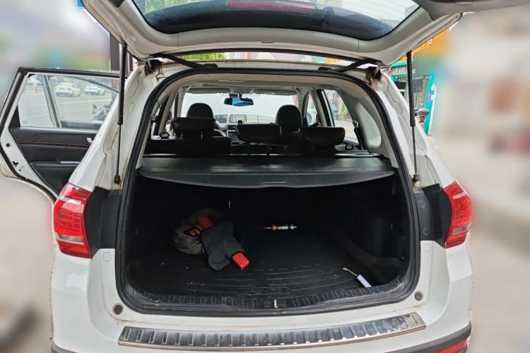 Used Haval H6 2013 Upgraded Model 1.5T Manual Two-Wheel Drive Elite Version Trunk