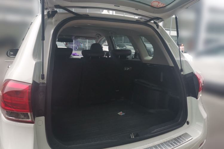 Used Haval H6 2013 Upgraded Model 2.4L Automatic Two-Wheel Drive Elite Version Trunk