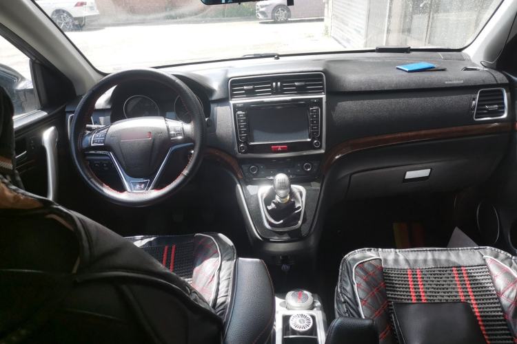 Used Haval H6 2013 Sports Edition 1.5T Manual Two-Wheel Drive Elite Model Center Console