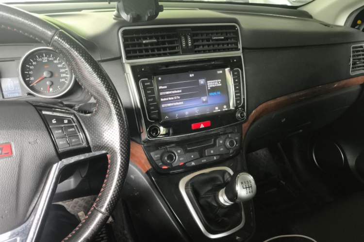Used Haval H6 2014 Upgraded Model 1.5T Manual Two-Wheel Drive Elite Version Audio And AC Panel