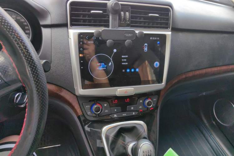 Used Haval H6 2014 Sport Edition 2.0T Diesel Manual Two-Wheel Drive Prestige Model Audio And AC Panel
