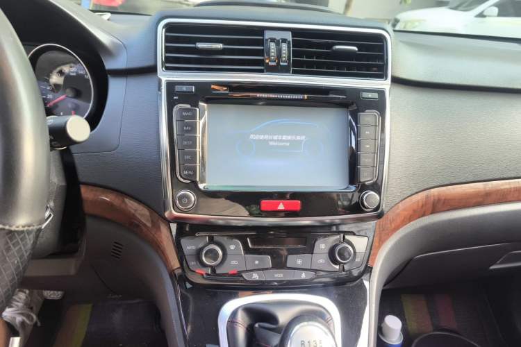 Used Haval H6 2014 Sport Version 1.5T Manual Two-Wheel Drive Elite Edition Audio And AC Panel