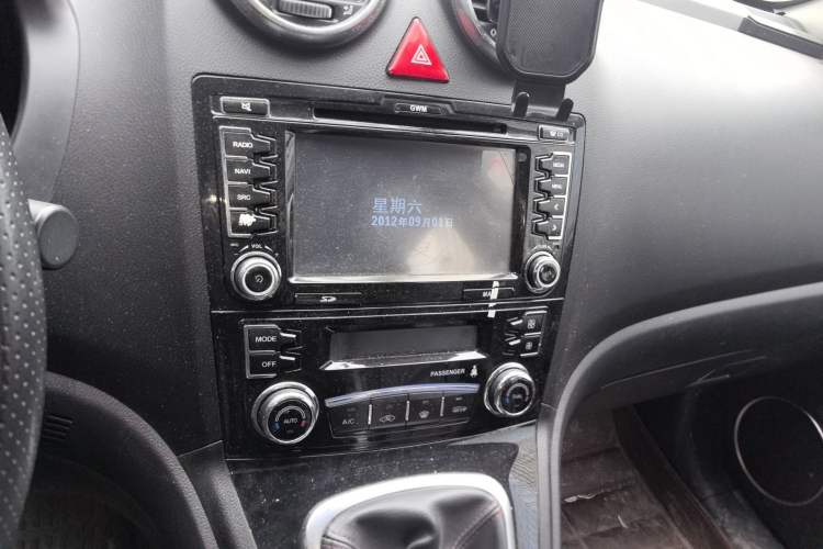 Used Haval H6 2014 Upgraded Model 1.5T Manual Two-Wheel Drive Elite Version Audio And AC Panel