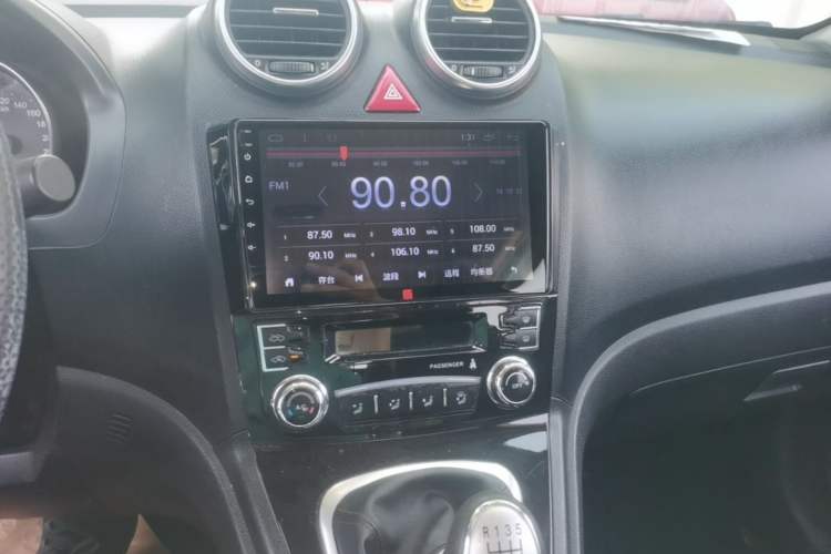 Used Haval H6 2014 Upgraded Model 2.0T Diesel Manual Two-Wheel Drive Urban Version Audio And AC Panel